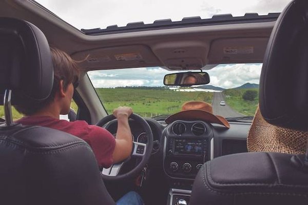 Les meilleures options de transport en France : train, bus, voiture de location et covoiturage